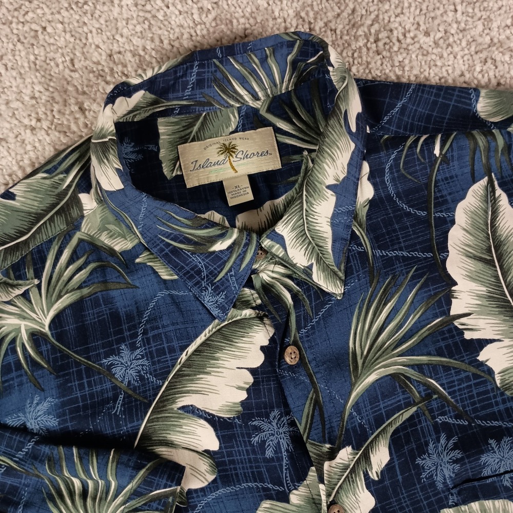 Vintage Island Shores XL 100% Rayon Blue Green Tropical Pattern Mens Shirt
